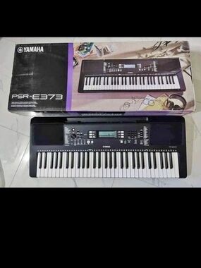Yamaha PSR-E373 Black Portable Keyboard